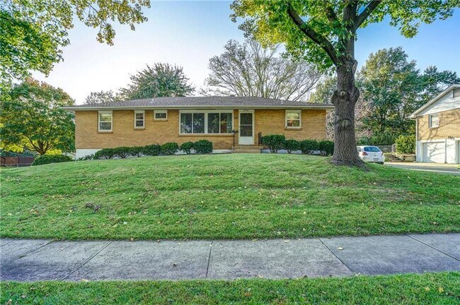 Building Photo - Coming Soon - Charming 3-Bedroom Home with Fenced Yard & Spacious Deck in Kansas City