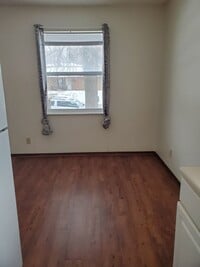 Building Photo - 740 Demaret Dr