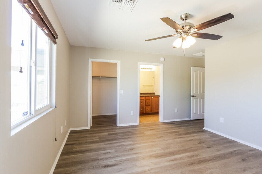 Building Photo - 5093 E Kittentails Dr