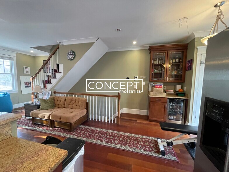 Building Photo - 15 Eldora St