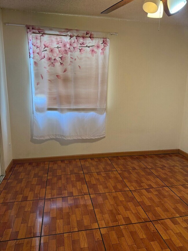 Building Photo - Centrally Located In Phoenix