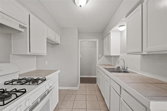 Building Photo - 9610 Foredale St