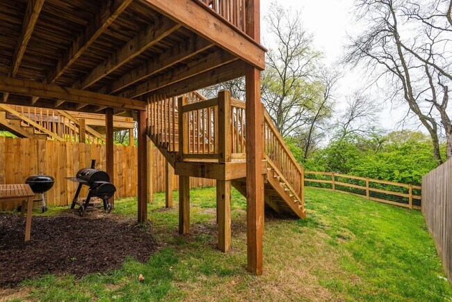 Building Photo - 2223 Burns St