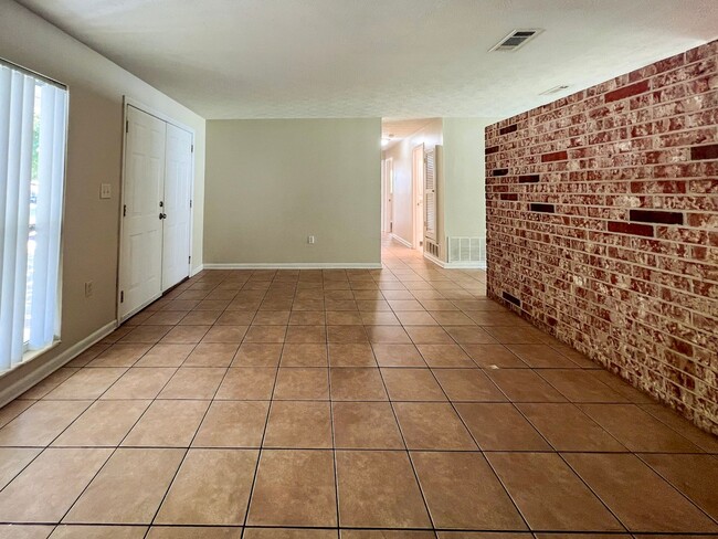 Building Photo - 3/2 House Near UF - Available mid-July 2026!