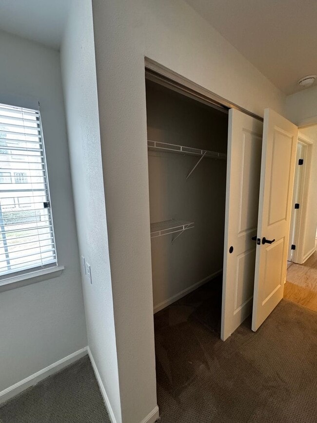 Building Photo - Fully Renovated 3BR/3BA Condo at Harper Fl...