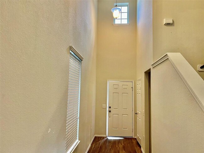 Building Photo - 15827 Sunny Stone Dr