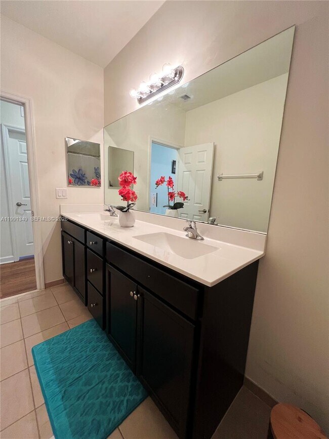 Building Photo - 422 SE 34th Terrace