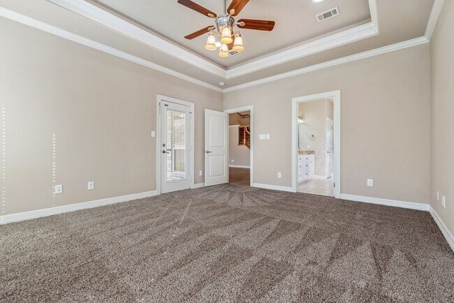 Building Photo - Available for September Move In! Spacious ...