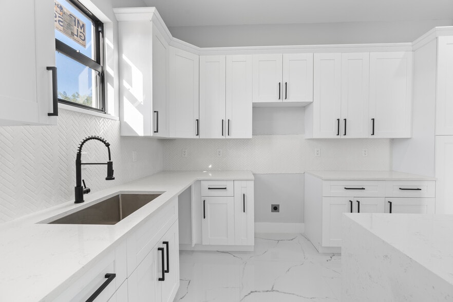 Building Photo - 2603 3rd St SW