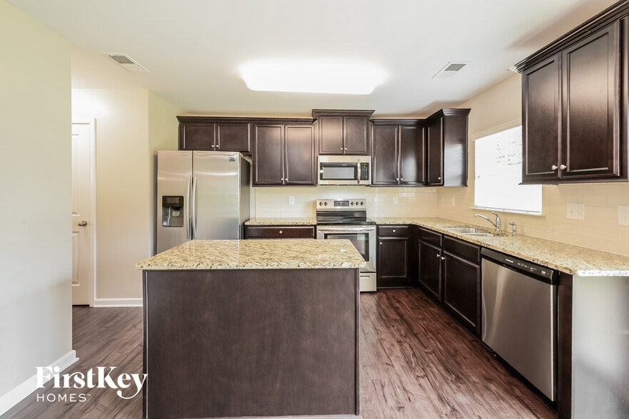 Building Photo - 1684 Castle Peak Dr