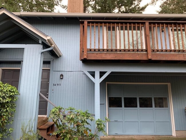 Building Photo - 3-Bedroom, 2-Bath Duplex - Amazing Views o...