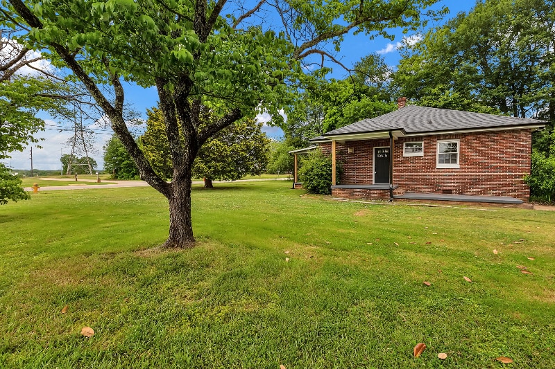 Building Photo - 3902 Old Buncombe Rd