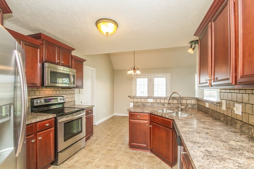 Building Photo - 5054 Betsy Ann Ave