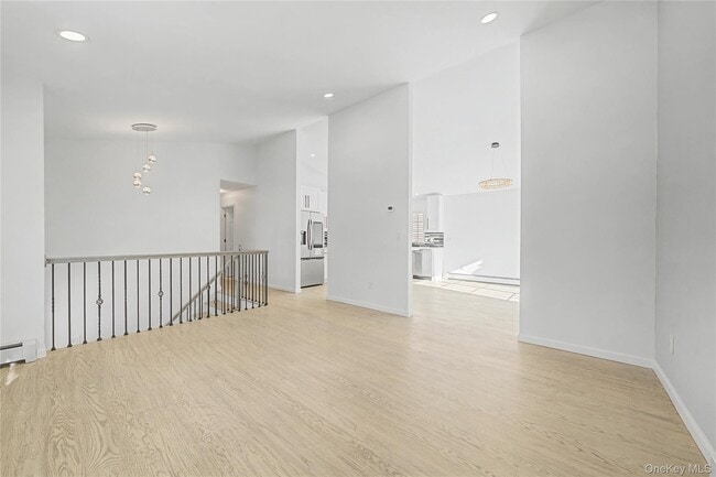 Building Photo - 25 Clinton St