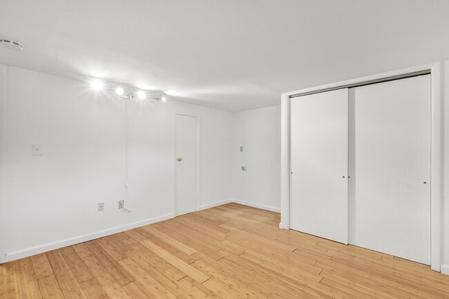 Building Photo - 4 Soundview Ave