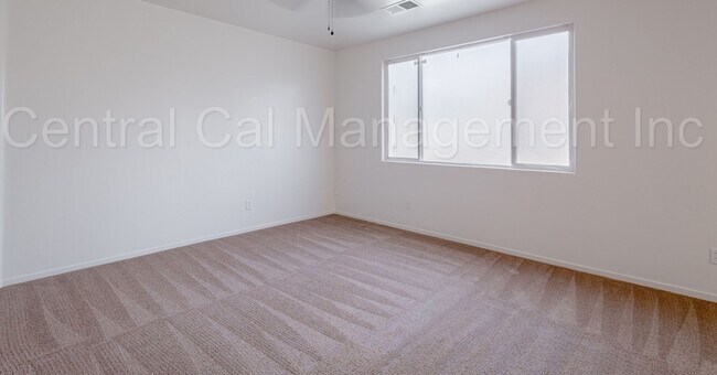 Building Photo - 3 Bedroom/2 Bath home located in the Desired Northwest - $2395 per Month!