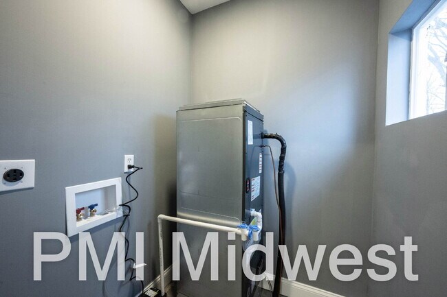 Building Photo - 119 N Colorado Ave