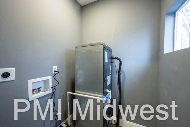 Building Photo - "Charming 2-Bed, 2-Bath Duplex at 119 North Colorado Ave – Your Cozy 1008 Sq Ft Home Awaits!"