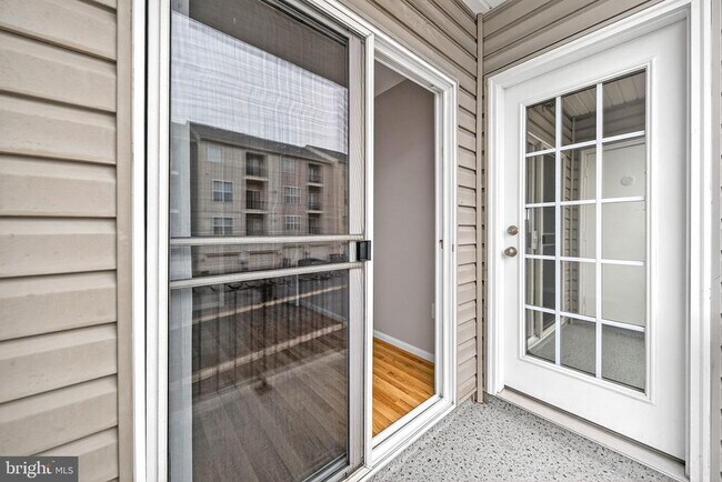Building Photo - 15825 John Diskin Cir