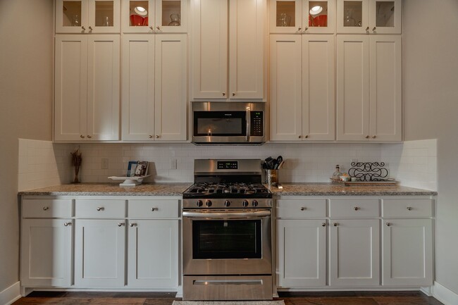 Building Photo - Immaculate 4 Bedroom Home with in Riverwal...
