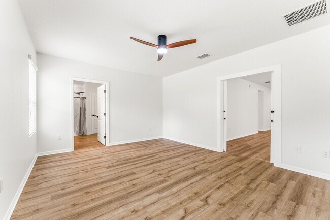Building Photo - Charming 3 Bed, 2 Bath with Scenic Views i...