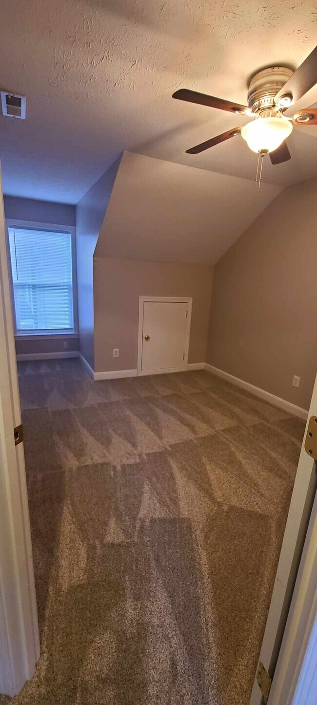 Building Photo - 549 N Belmont Ave