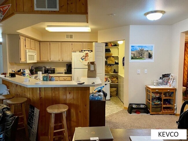 Building Photo - Spacious one bedroom apartment!