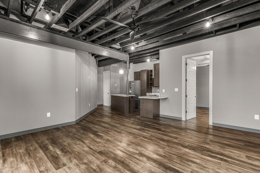 Building Photo - 901 9th St