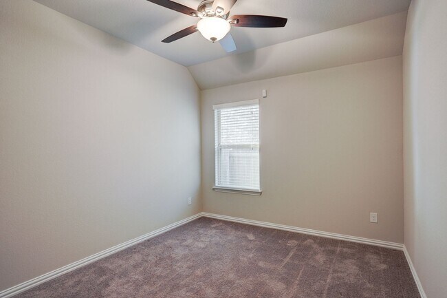 Building Photo - Warm & Inviting 4 Bedroom, 2 Bath House for Rent