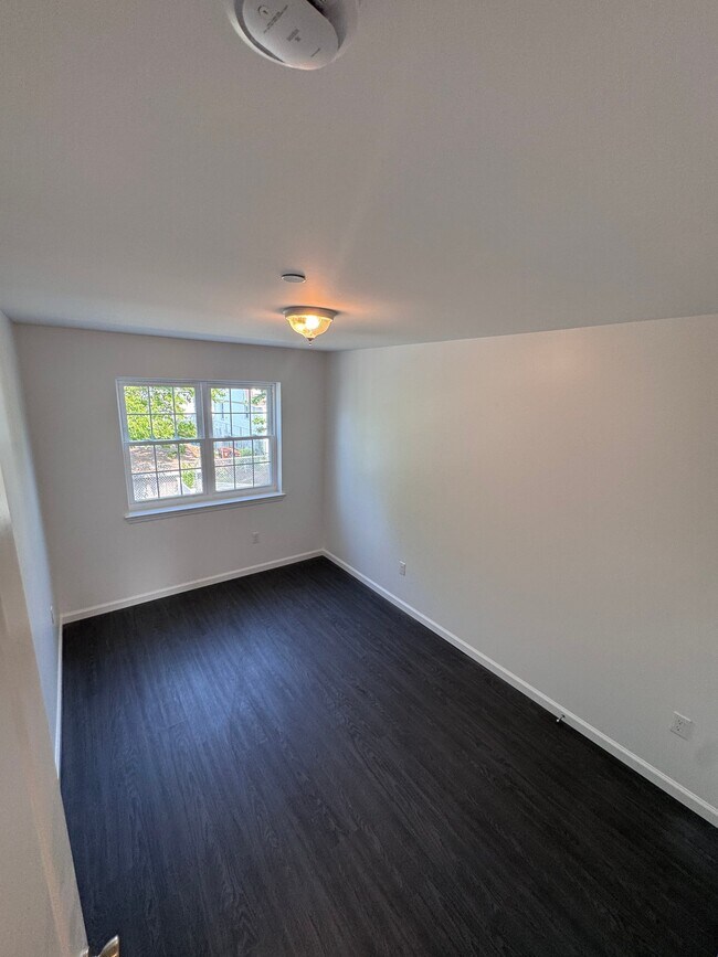 Building Photo - 3-42 B 46 St