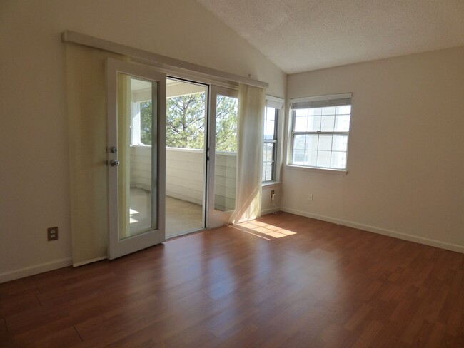 Building Photo - $0 DEPOSIT OPTION. TOWNHOME, 2 BED, UPDATE...