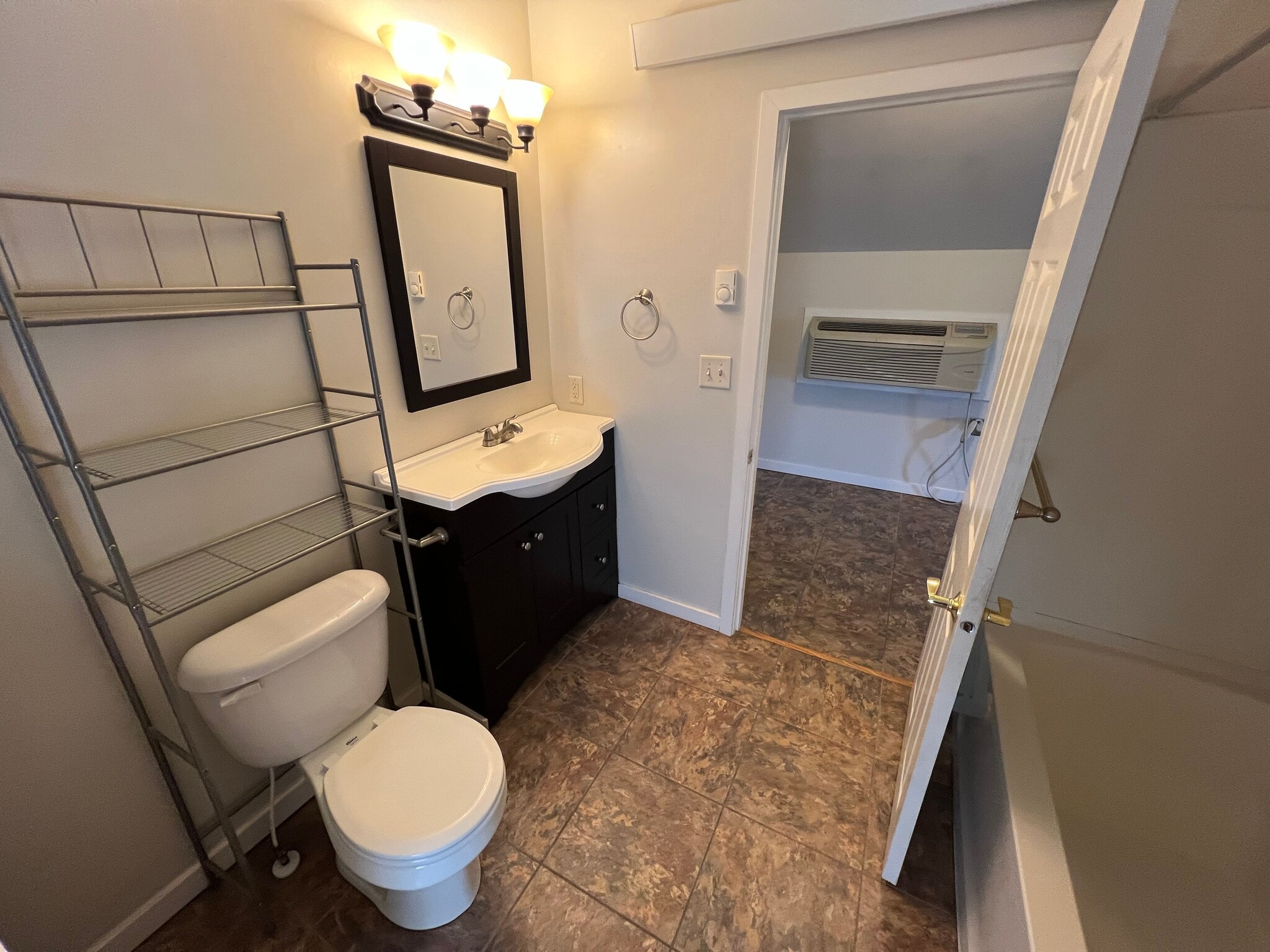 Building Photo - 310 Ash St