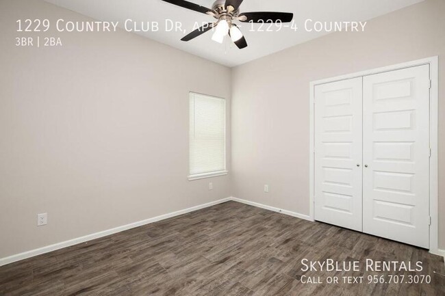 Building Photo - 1229 Country Club Dr