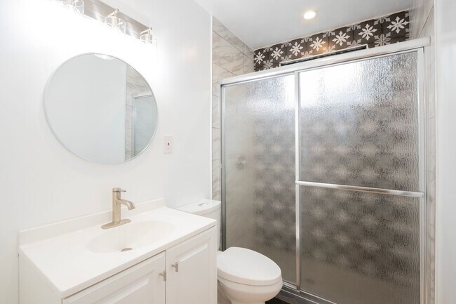 Interior Photo - 937 N Orange Grove Ave