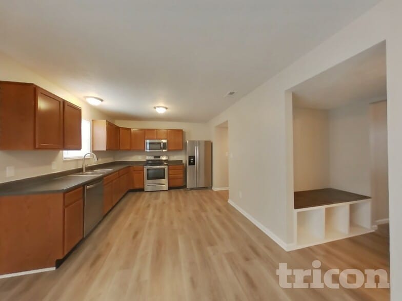 Building Photo - 749 Mozart Dr