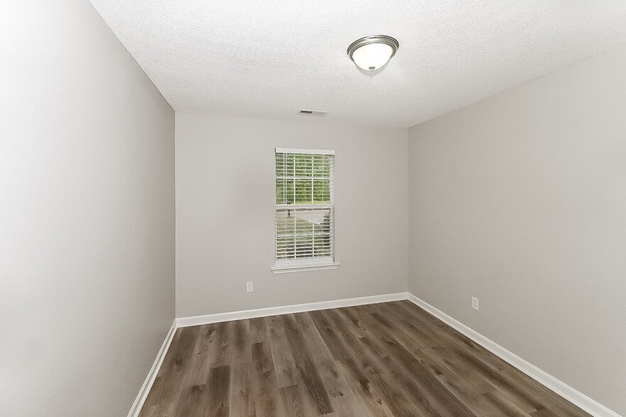 Building Photo - 5940 Keebler Dr W