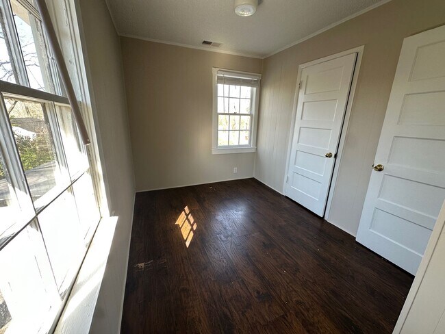 Building Photo - Old Hickory Village Duplex