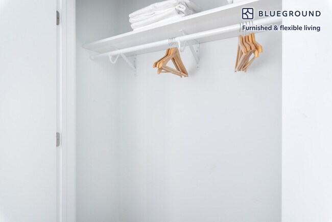 Building Photo - 1536 W Chicago Ave