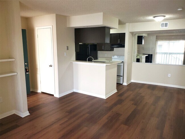 Building Photo - 250 El Dorado Blvd