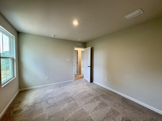 Building Photo - 170 Grv Hl Ter
