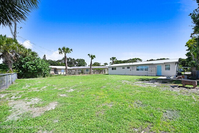 Building Photo - 702 Lund Cir
