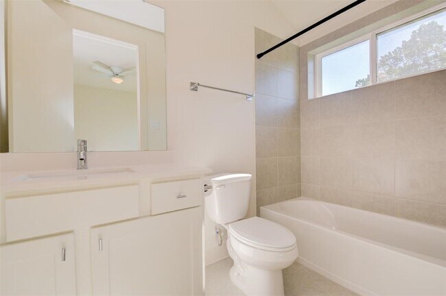 Building Photo - 4811 Martin Oaks Ln