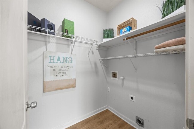 Building Photo - 2109 Zoa Dr