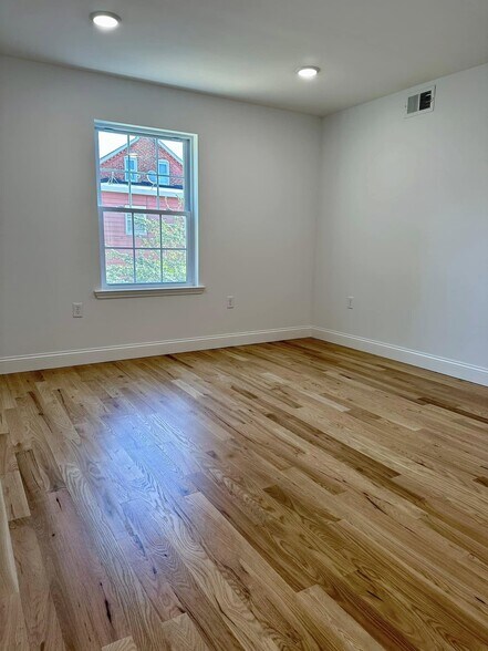 Building Photo - 135 Court St