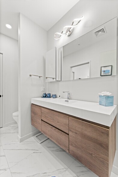 Building Photo - 191 Condor St