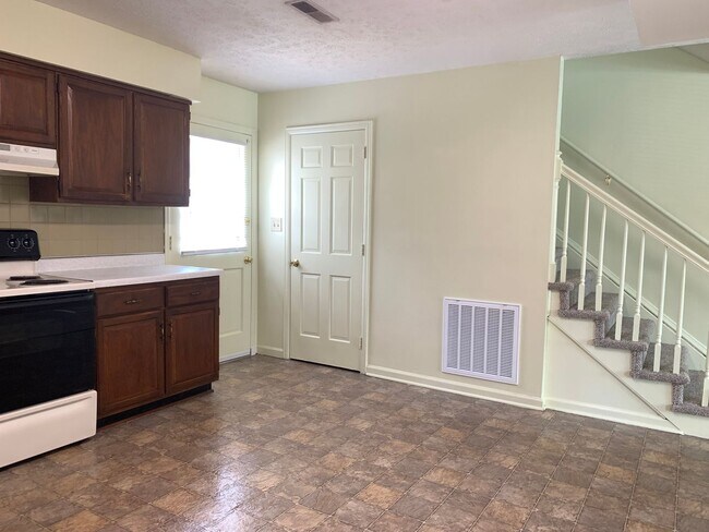Building Photo - 127 Holmes Cir