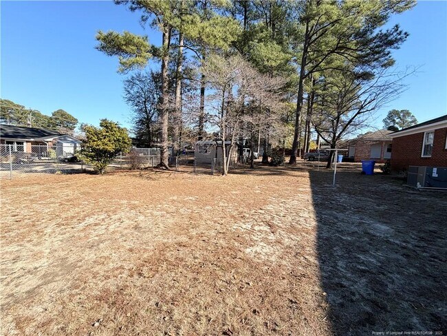 Building Photo - 601 Helen St