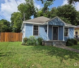 Building Photo - 3525 Roberts Ave