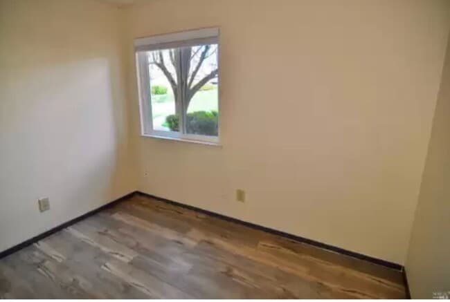 Building Photo - 3 bedroom 2 bath Windsong Condo ~ Includes...