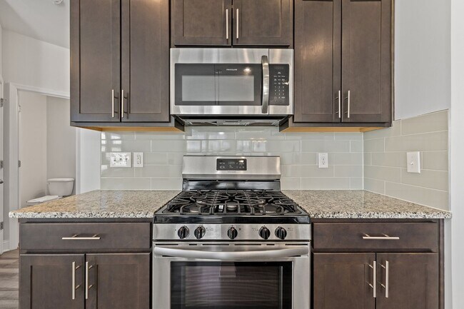 Building Photo - **Spacious 3/2.5 Townhome in Durham**